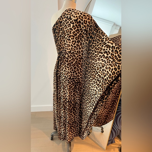 Leopard Print Off-Shoulder Dress - Picture 4 of 5